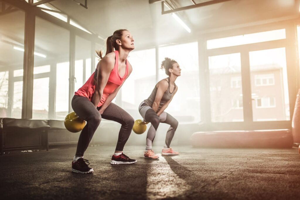 Circuit training débutant : kettlebell swings