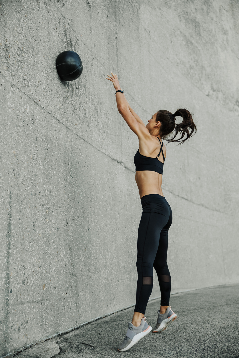 Wall Ball Hyrox : jump